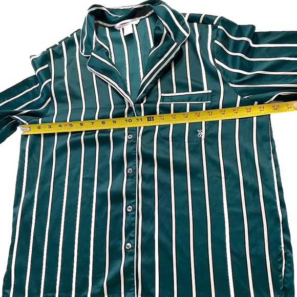 Victoria’s Secret Satin Long Sleeve Pajama Top Women’s M Green/White Striped - Picture 4 of 7